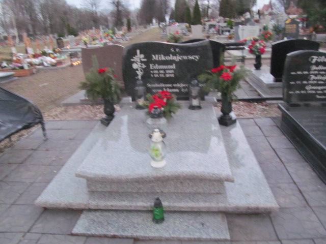 Grób Edmund Mikołajewski